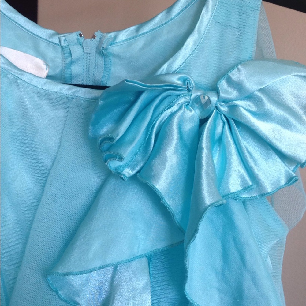 SOLD! Girls Dressy Dress  👗 - Picture 3 of 4